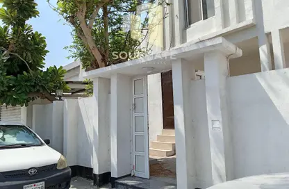 Villa - 4 Bedrooms - 2 Bathrooms for rent in Zinj - Manama - Capital Governorate