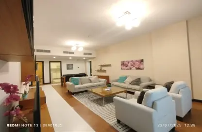 Apartment - 3 Bedrooms - 4 Bathrooms for rent in Al Juffair - Capital Governorate