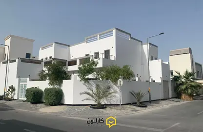 فيلا - 6 غرف نوم - 7 حمامات للبيع في الجنبية - المحافظة الشمالية