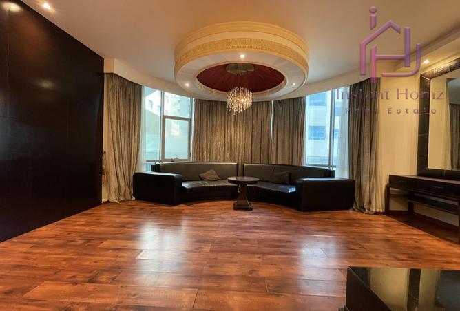 989345 - Property Image 2