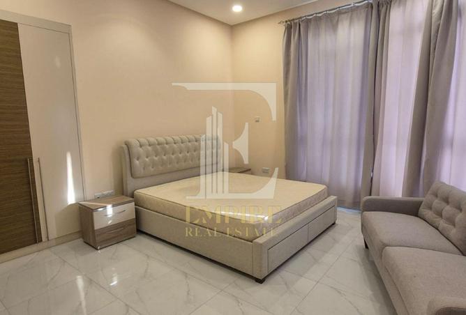 985523 - Property Image 2