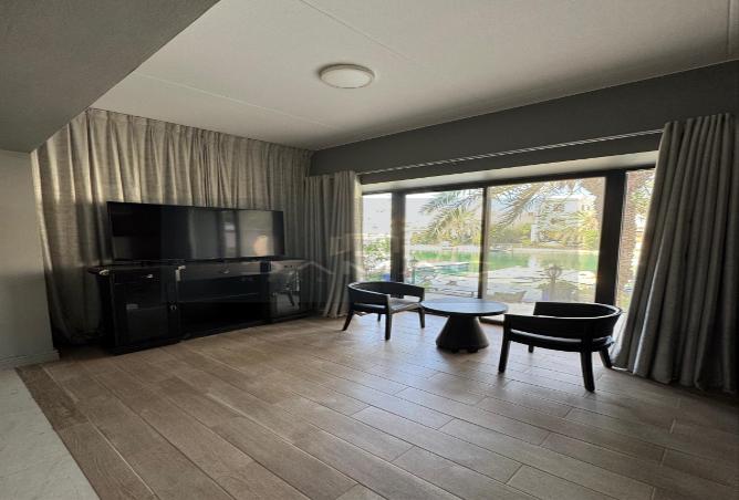 988146 - Property Image 2