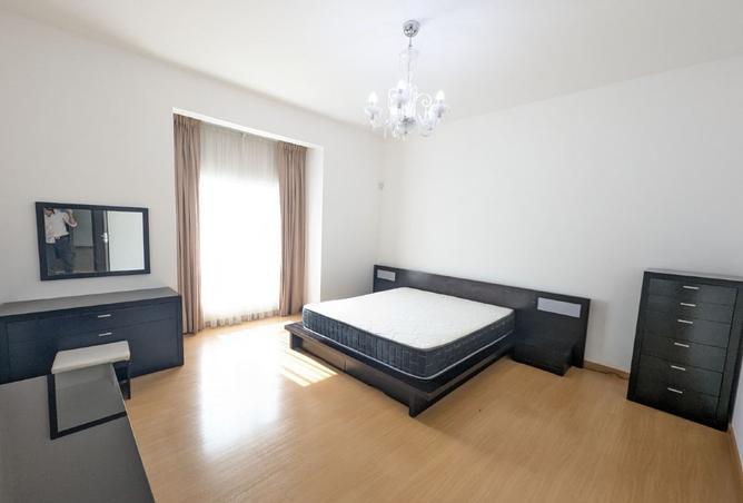 977306 - Property Image 2