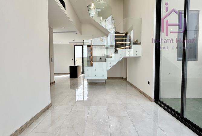 974215 - Property Image 2