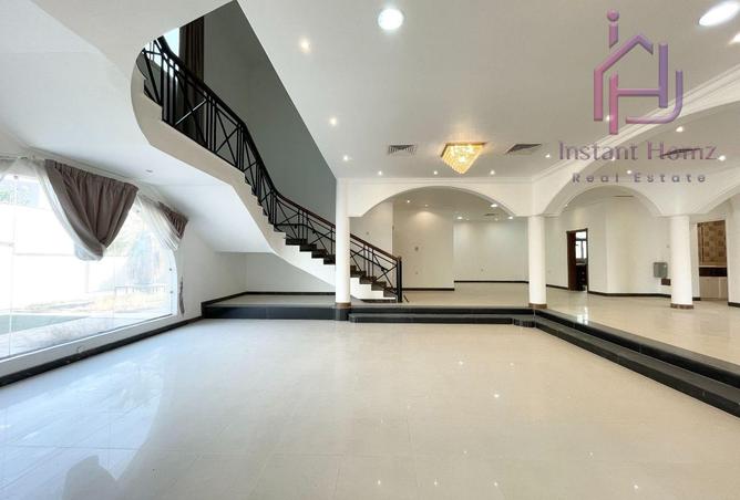 985655 - Property Image 2