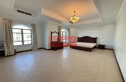 Villa - 4 Bedrooms - 5 Bathrooms for rent in Al Juffair - Capital Governorate