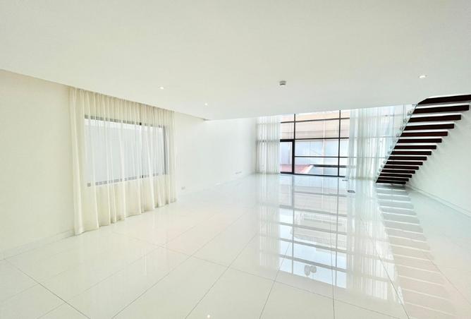 957308 - Property Image 2