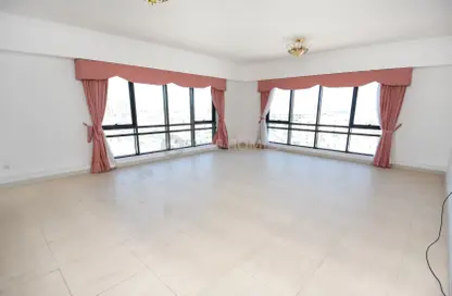 Apartment - 4 Bedrooms - 3 Bathrooms for rent in Salmaniya - Manama - Capital Governorate