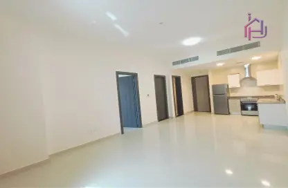 Empty Room image for: Apartment - 1 Bedroom - 2 Bathrooms for rent in Sanabis - Manama - Capital Governorate, Image 1