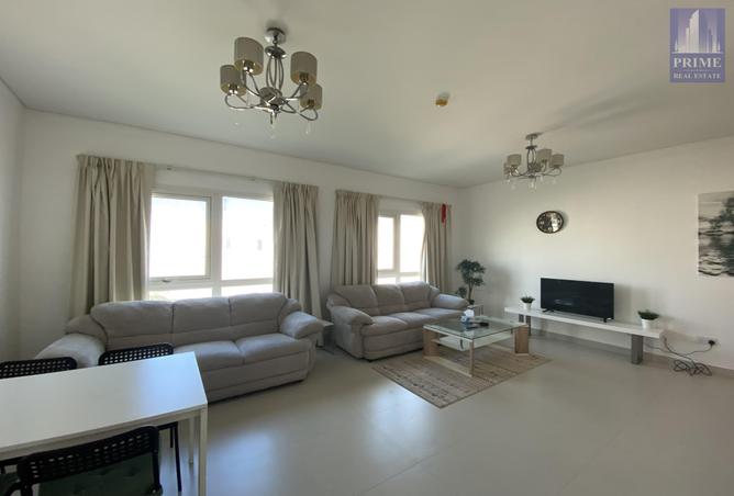 985323 - Property Image 2