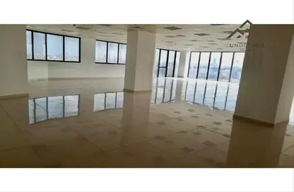 Empty Room image for: Office Space - Studio - 2 Bathrooms for rent in Khamis - Northern Governorate, Image 1