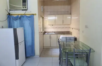 صورة لـ مطبخ شقة - غرفة نوم - 1 حمام للايجار في الحورة - محافظة العاصمة ، صورة رقم 1
