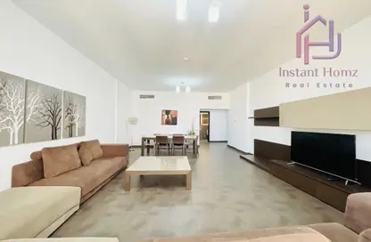 Apartment - 2 Bedrooms - 3 Bathrooms for rent in Al Juffair - Capital Governorate