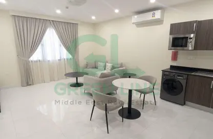 Apartment - 1 Bedroom - 2 Bathrooms for rent in Al Burhama - Manama - Capital Governorate