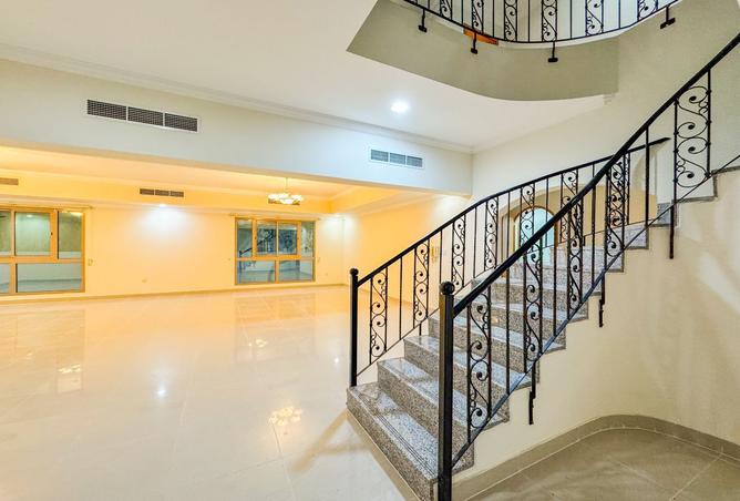 989811 - Property Image 3