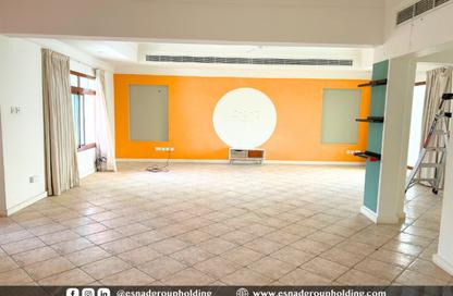 Villa - 4 Bedrooms - 4 Bathrooms for rent in Mahooz - Manama - Capital Governorate