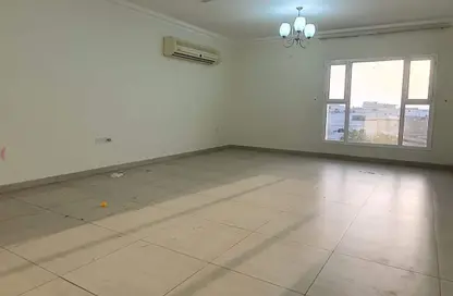 Apartment - 2 Bedrooms - 4 Bathrooms for rent in Arad - Muharraq Governorate