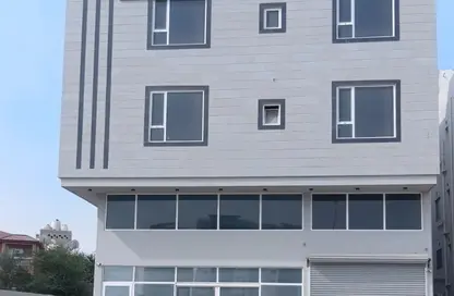 Show Room - Studio - 4 Bathrooms for rent in Al Qadam - Northern Governorate