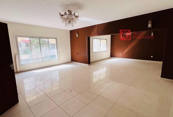 962389 - Property Image 2