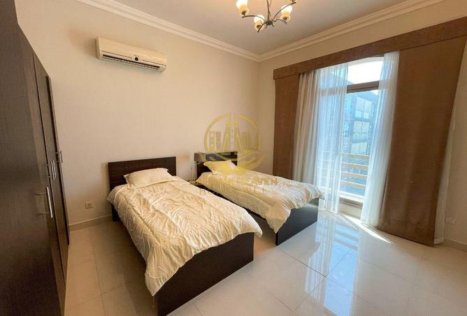 978242 - Property Image 3