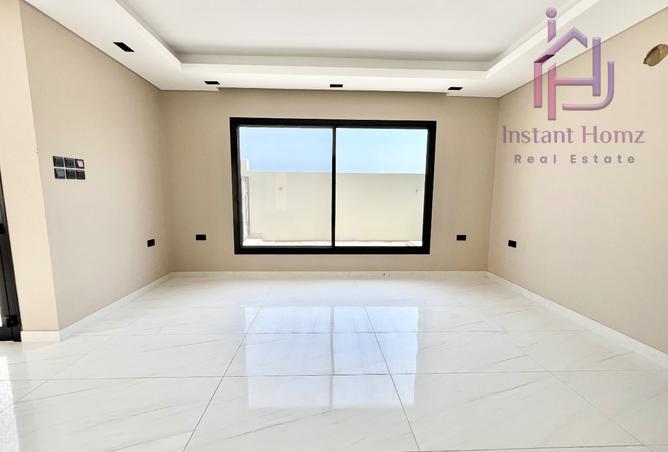 982836 - Property Image 2