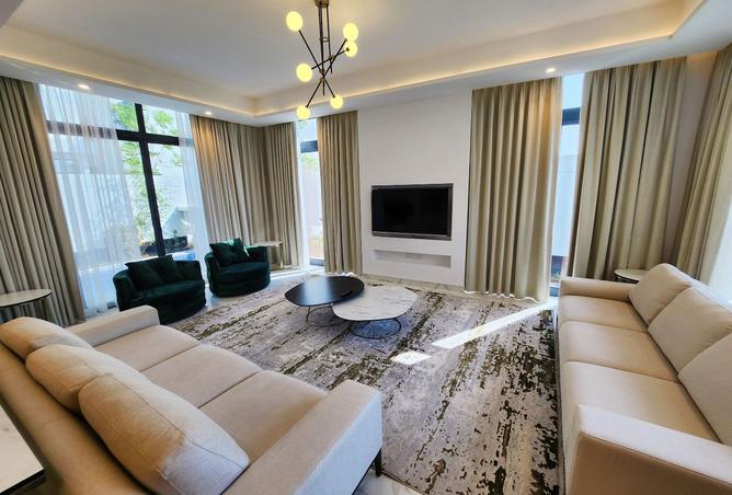 977425 - Property Image 2