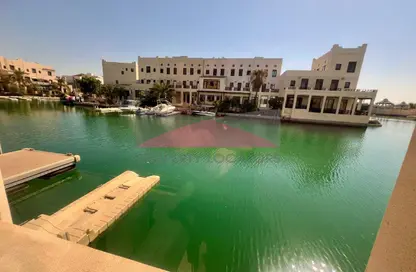 فيلا - 3 غرف نوم - 5 حمامات للايجار في مدينة المرسى - أمواج - المحرق