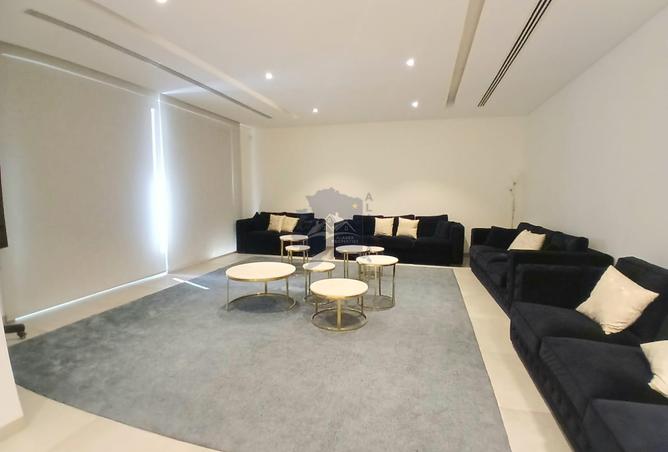 921574 - Property Image 2