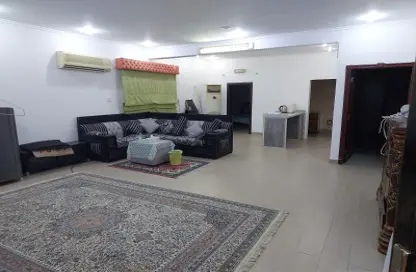 Living Room image for: Apartment - 3 Bedrooms - 2 Bathrooms for rent in Galali - Muharraq Governorate, Image 1