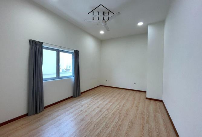 954411 - Property Image 3