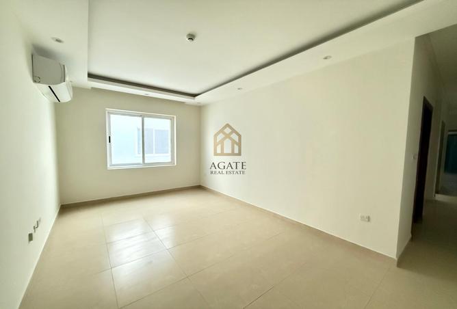 Apartment - 2 Bedrooms - 3 Bathrooms for rent in Hidd - Muharraq Governorate