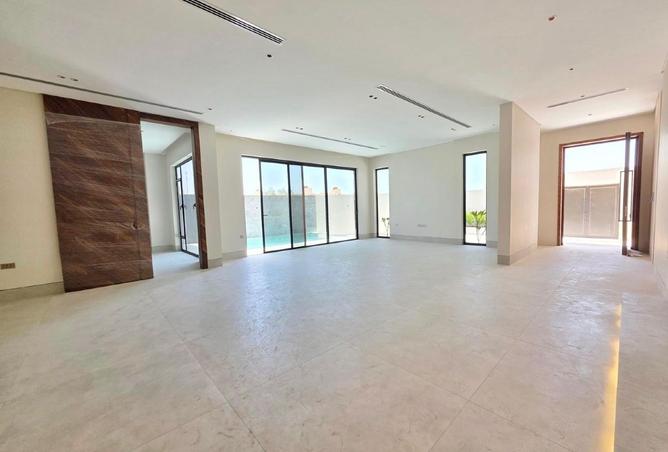 979860 - Property Image 2