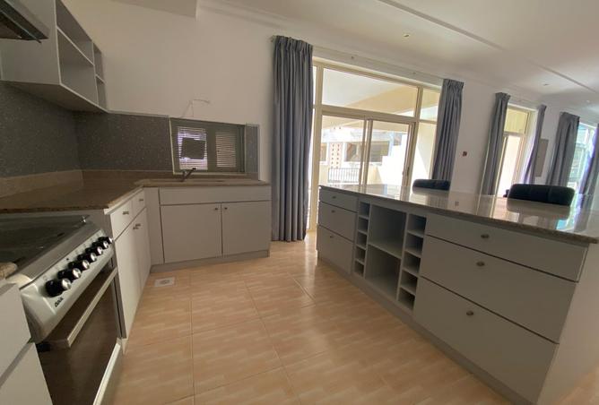 956015 - Property Image 2