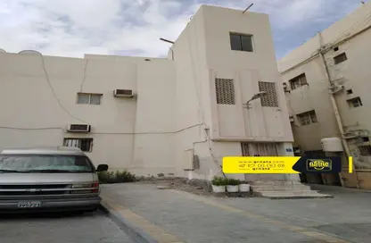 عمارة بالكامل - استوديو - 5 حمامات للبيع في المحرق - المحرق
