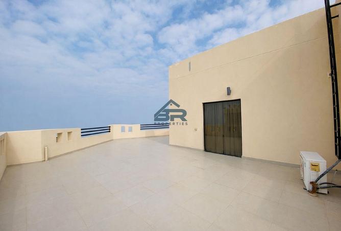 983939 - Property Image 2