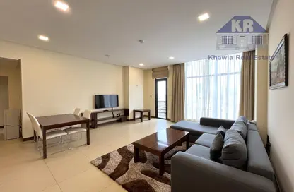 Living Room image for: Apartment - 2 Bedrooms - 3 Bathrooms for rent in Al Juffair - Capital Governorate, Image 1