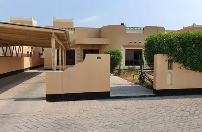 Outdoor House image for: Villa - 3 Bedrooms - 4 Bathrooms for rent in Sanad - Central Governorate, Image 1