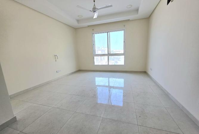 956289 - Property Image 3