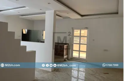 عمارة بالكامل - 8 غرف نوم - 8 حمامات للبيع في عراد - المحرق