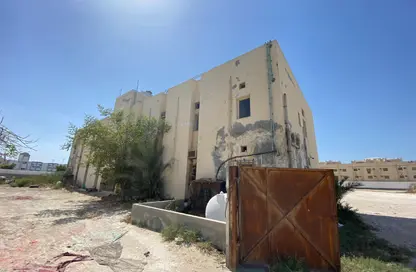 Whole Building - 7+ Bedrooms - 7+ Bathrooms for rent in Tubli - Central Governorate