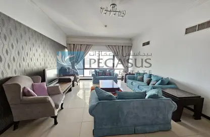 Living Room image for: Apartment - 3 Bedrooms - 4 Bathrooms for sale in Al Juffair - Capital Governorate, Image 1
