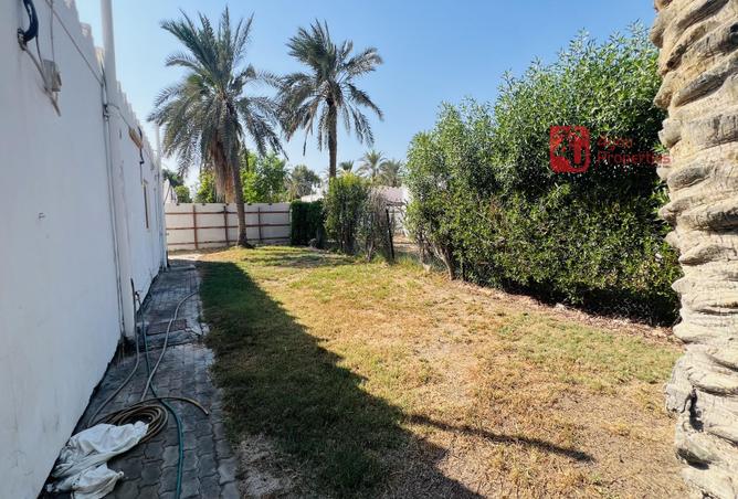 983553 - Property Image 2