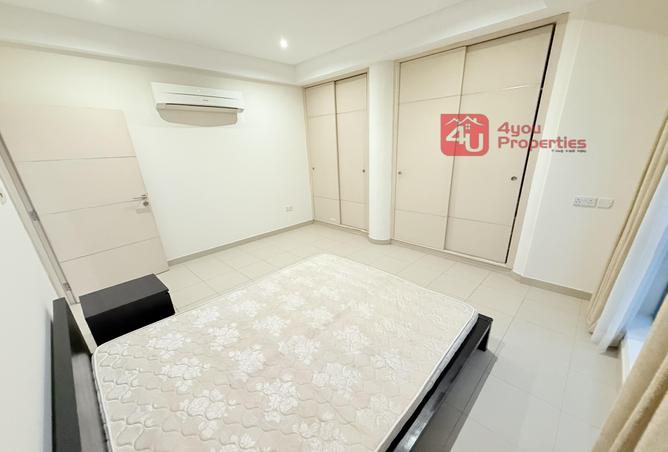 830290 - Property Image 2