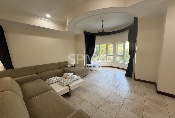 975781 - Property Image 2