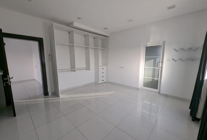 982654 - Property Image 2