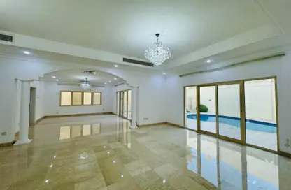 Villa - 5 Bedrooms - 5 Bathrooms for rent in Zinj - Manama - Capital Governorate