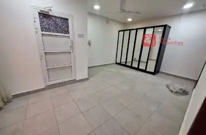Apartment - Studio - 1 Bathroom for rent in Zinj - Manama - Capital Governorate