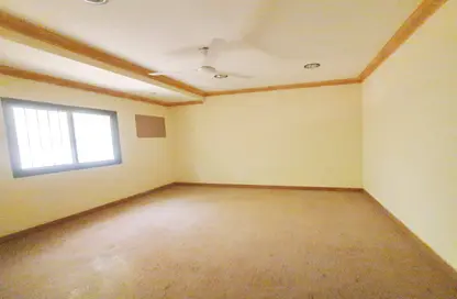 Apartment - 3 Bedrooms - 2 Bathrooms for rent in Busaiteen - Muharraq Governorate