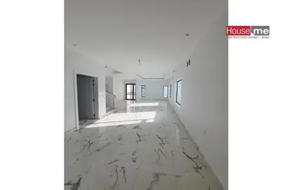 Empty Room image for: Villa - 4 Bedrooms - 6 Bathrooms for sale in Wahat Al Muharraq - Muharraq Governorate, Image 1