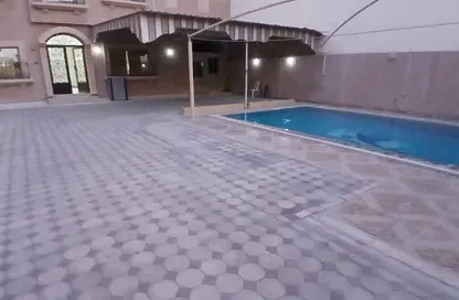 مجمع سكني - 5 غرف نوم - 6 حمامات للايجار في البسيتين - المحرق